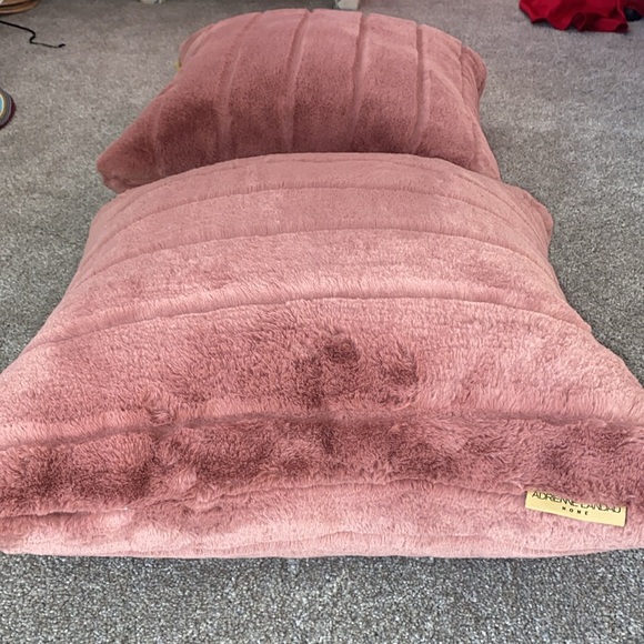 Adrienne Landau NWHT (New No Tags) plush faux fur accent pillow. - Picture 6 of 6